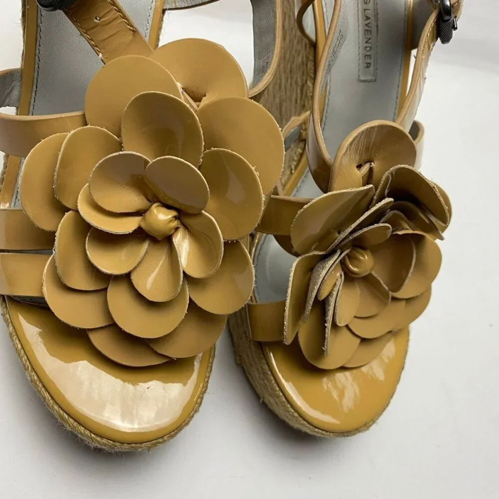 VERA WANG Beige Floral Espadrille Wedge Platform Sandals Size 9.5